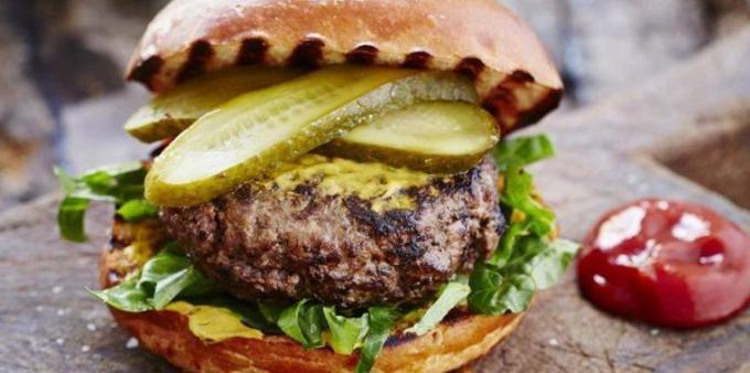 Liharuokia: Burger mausteinen naudanlihan kyljys