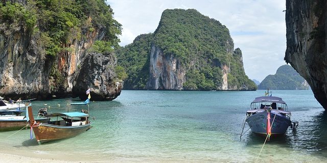 Aasian alueella tietoisesti houkuttelee matkailijoita: Phi Phi Island, Thaimaa