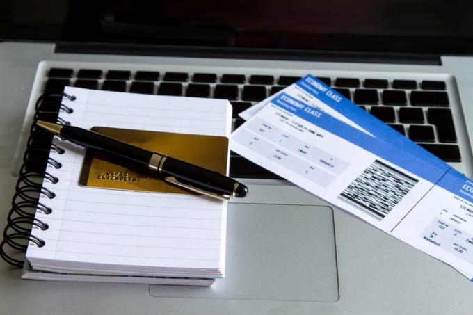 Lentolippujen ostaminen verkossa luottokortilla