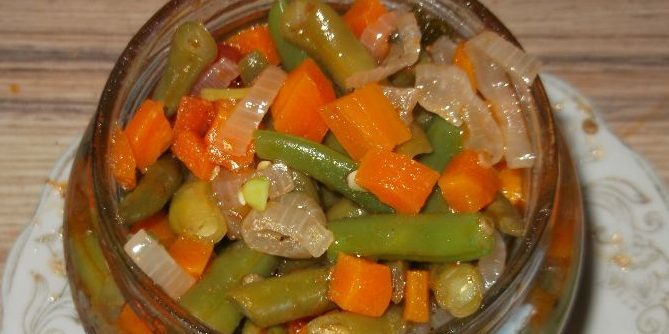 Kuinka valmistautua talven porkkanat: Salaatti porkkanoita ja vihreitä papuja