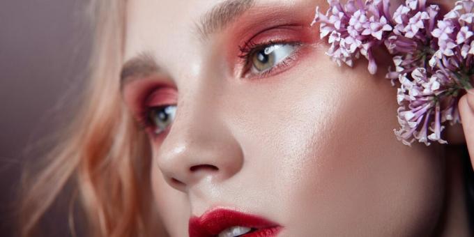 Muodikas meikki - 2020: pehmeä vaaleanpunainen varjostus